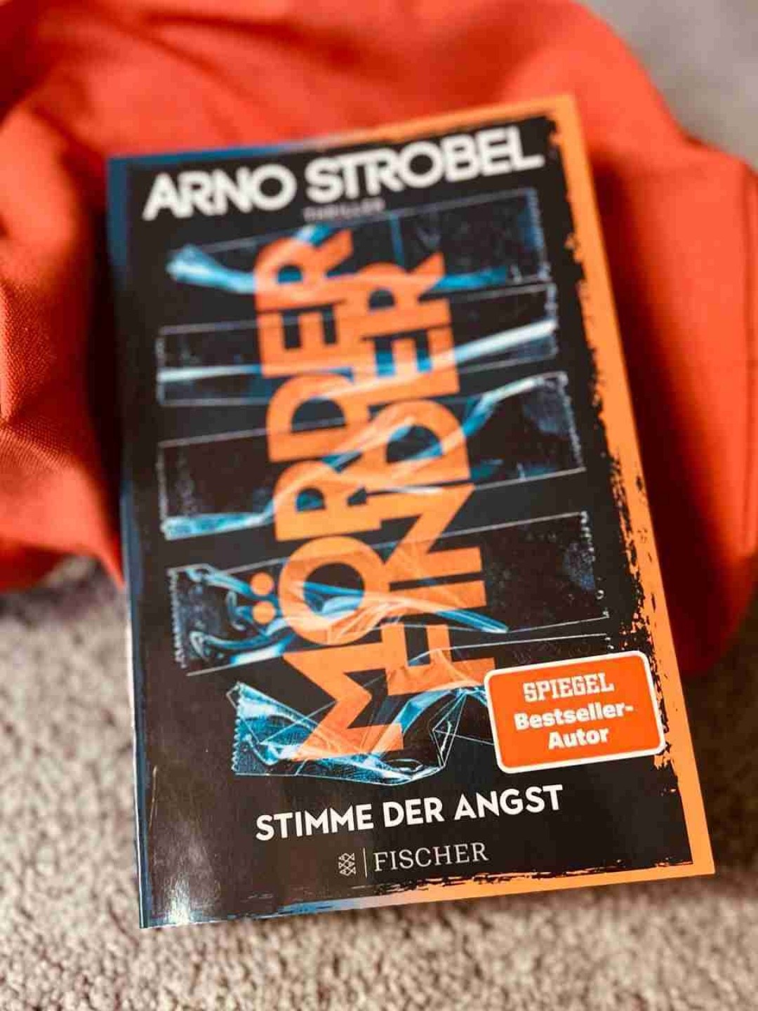 Fazit: Für mich eine der besten Geschichten, die ich in 2024 gelesen habe und ich hätte Bock auf mehr, Herr Strobel. Danke.