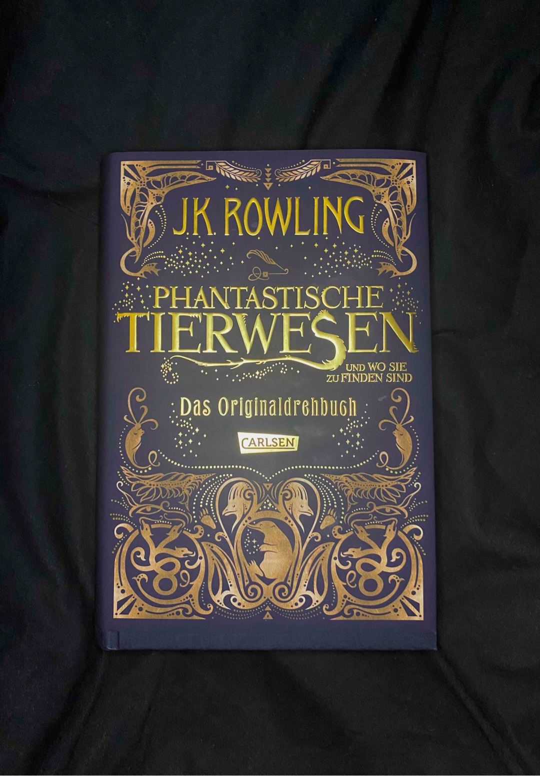 Die Story ist super, ich hatte nur leider nie einen richtigen Lesefluss, weil es eben ein Drehbuch ist mit Regieanweisungen etc.. Man sollte sich also überlegen, ob man damit klarkomnt.