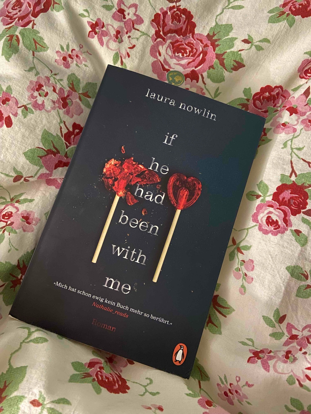 leider hat mich das buch nicht so überzeugt, wie ich es von anderen gehört habe. alles war vorhersehbar und die ersten 200-300 seiten haben mich teilweise gelangweilt. trotzdem waren die letzten 100 seiten für mich sehr schön und das ende wirklich traurig. insgesamt ein schönes buch, ich hätte mich einfach mehr reinfühlen können, wenn nicht alles schon vorhersehbar gewesen wäre:)