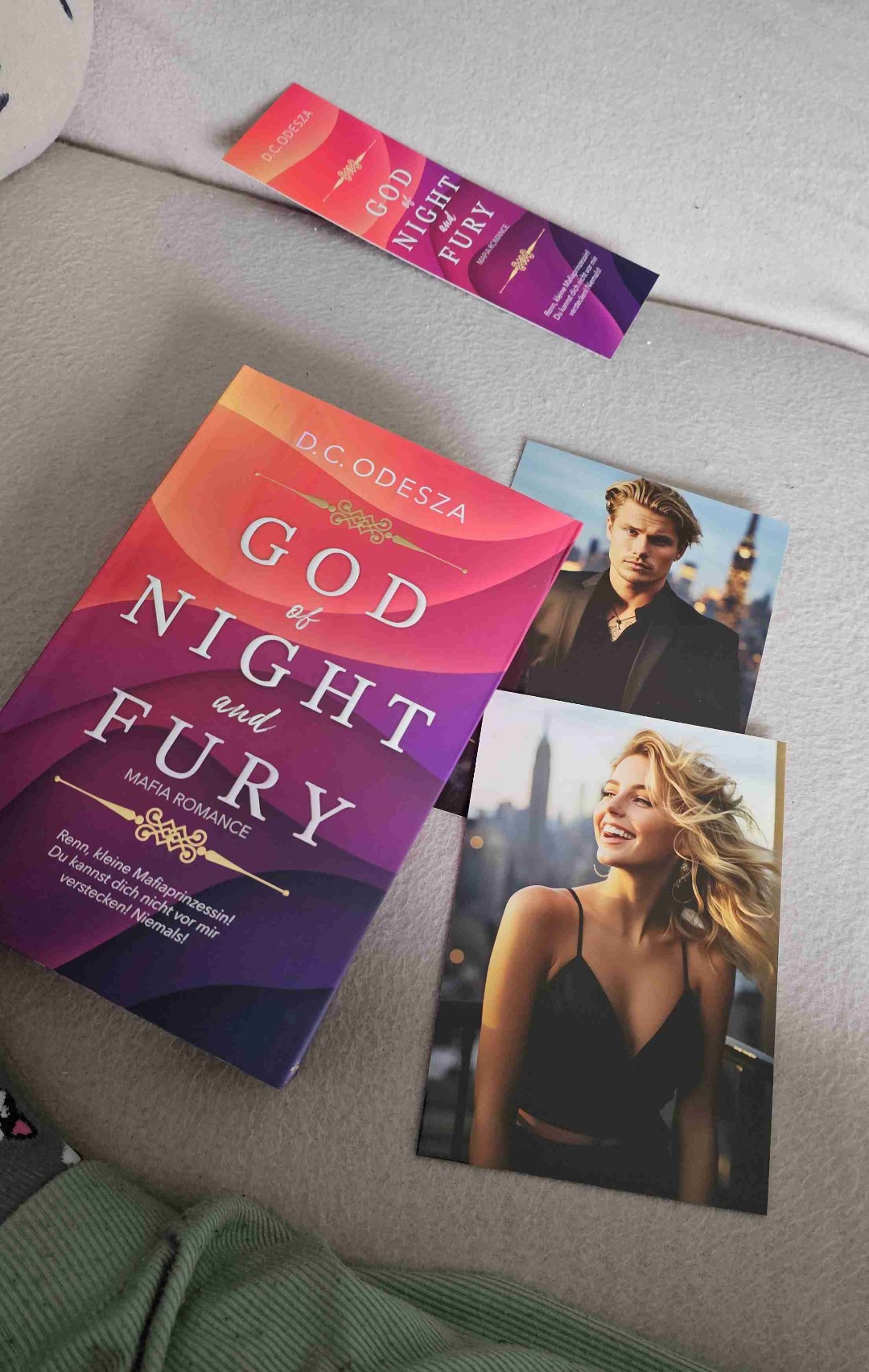 Definitiv ein jahreshighlight für mich ! Hätte nicht gedacht das Mafia Romance mir so gut gefällt. Habe alles an dem Buch geliebt. Kann es nut empfehlen!
