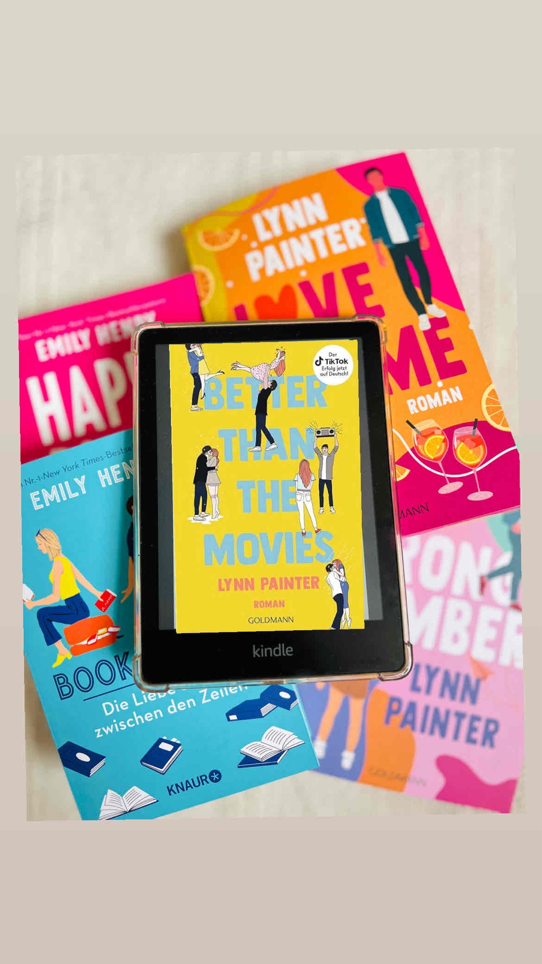 Das Buch fühlt sich einfach zu 1000% wie eine 90s/00s Rom-Com an. Für mich als Schnulzen-Teenie-Highschool-Filmliebhaberin ist das der Heilige Gral 😄