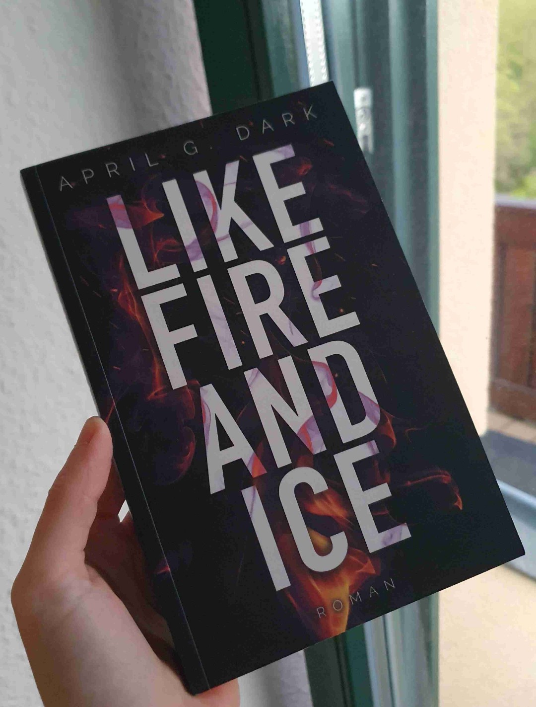 Ja!!!! ❤️ ♥️ 💜 

Die Geschichte ist wieder dramatisch und sexy.... Ich liebe es das Cole sich so entwickelt hat und Sophie ihre Bedürfnisse an erste Stelle stellt. 