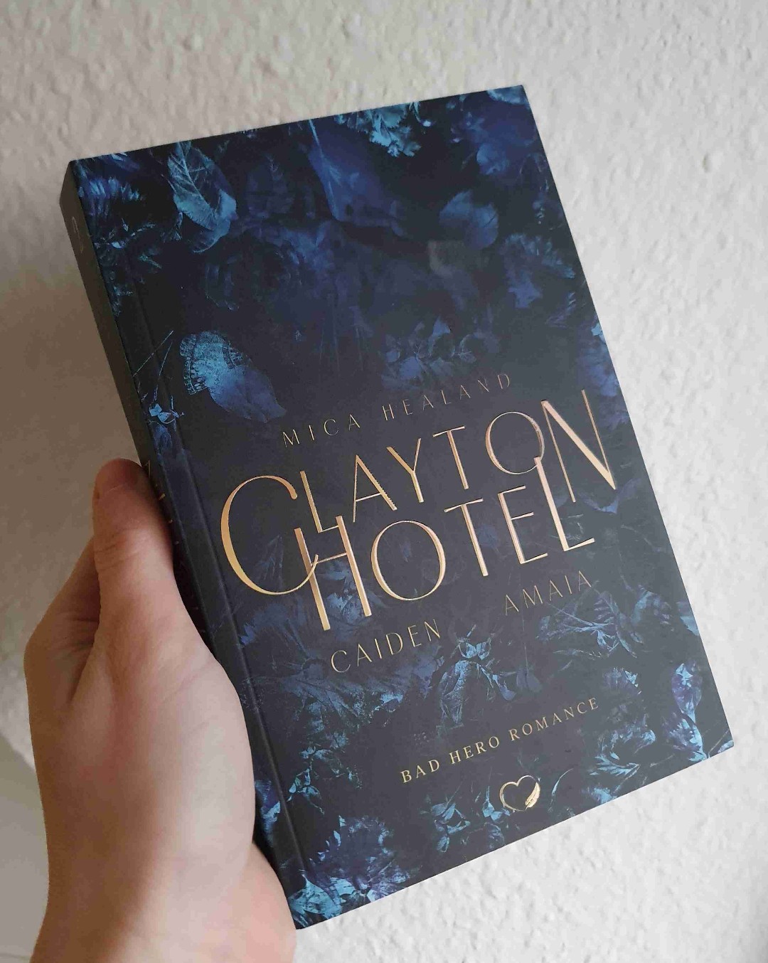 Ein verschwundene Freundin, ein heißer Hotelchef und viele Geheimnisse. Gute Story mit prickelnden Erotik.