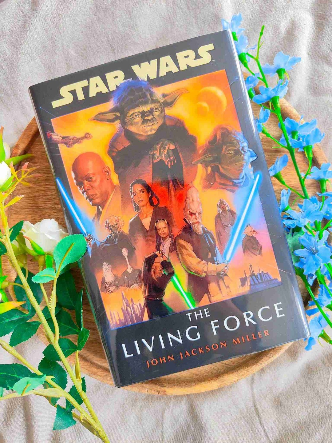 Review ⭐⭐⭐⭐⭐
The Living Force von John Jackson Miller