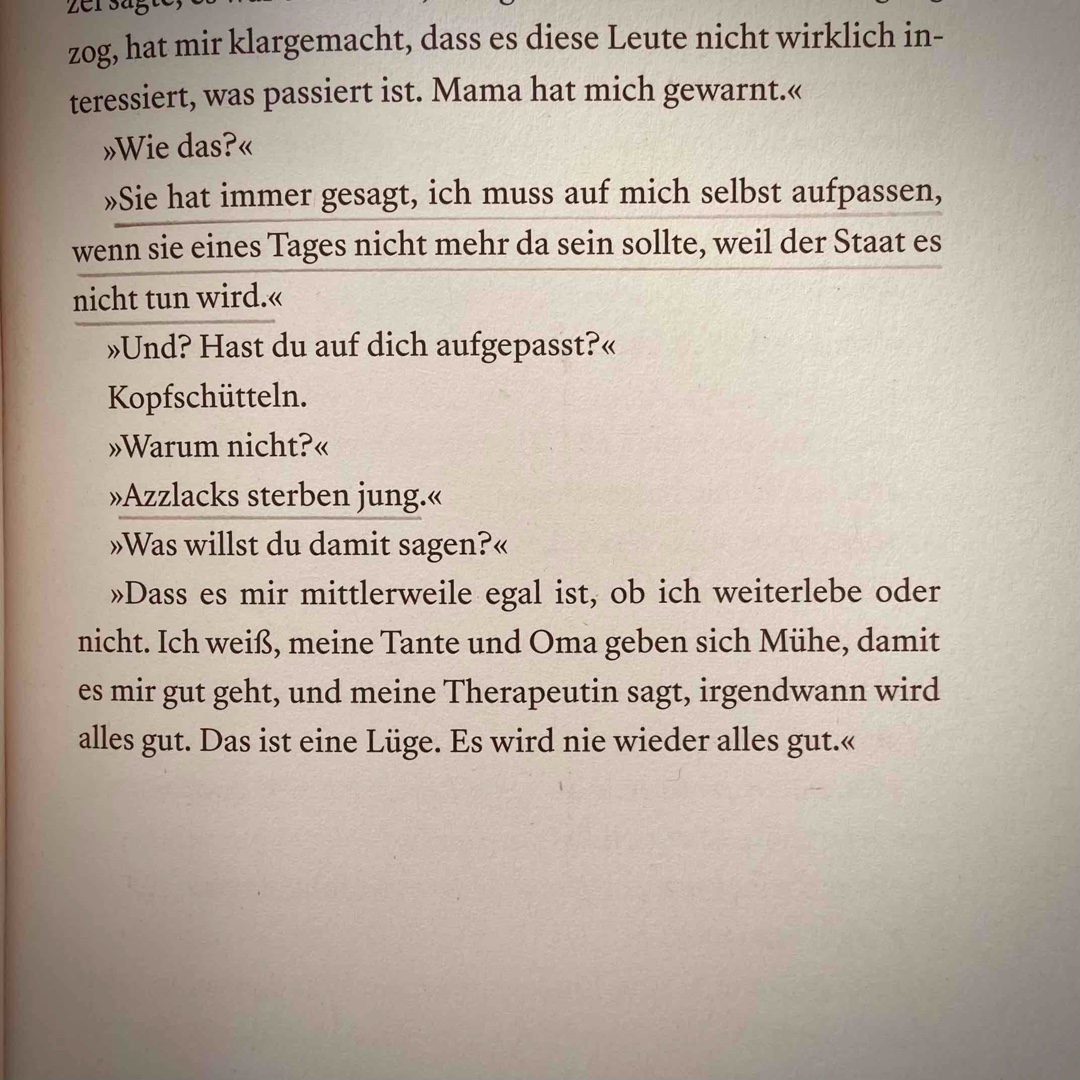 Liebe, Schwesternschaft, Antifaschismus und Queerness 💜 Mensch fühlt jeden Satz in diesem Meisterwerk.