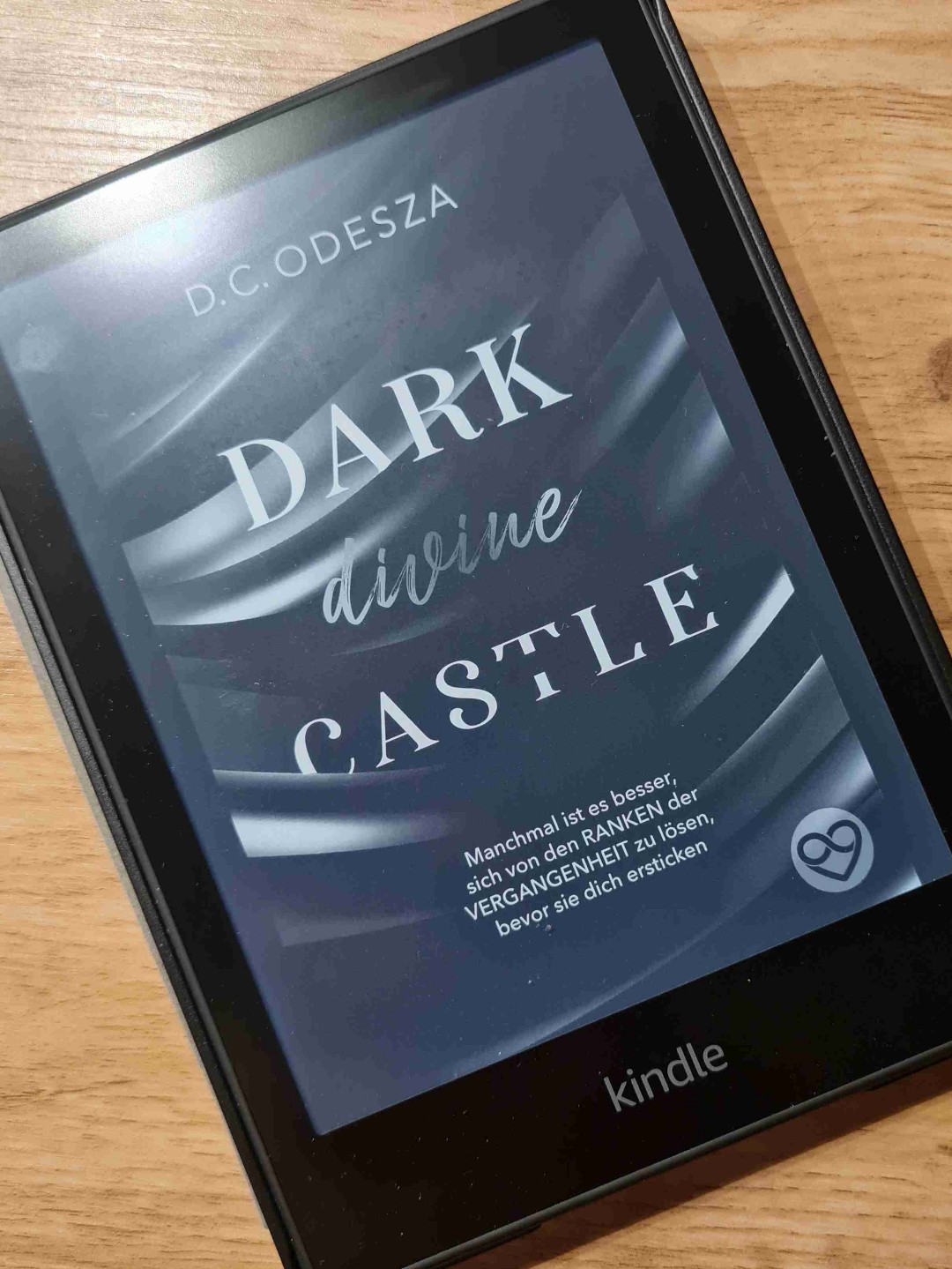 Ich liebe es einfach! D.C. Odesza hat mal wieder alles gegeben. Die Story geht super spannend und auch sehr spicy weiter, wie sollte es auch anders sein!? Das Ende ist genauso gemein, wie bei den Büchern davor ...verdammt! Jetzt heißt es wieder warten
