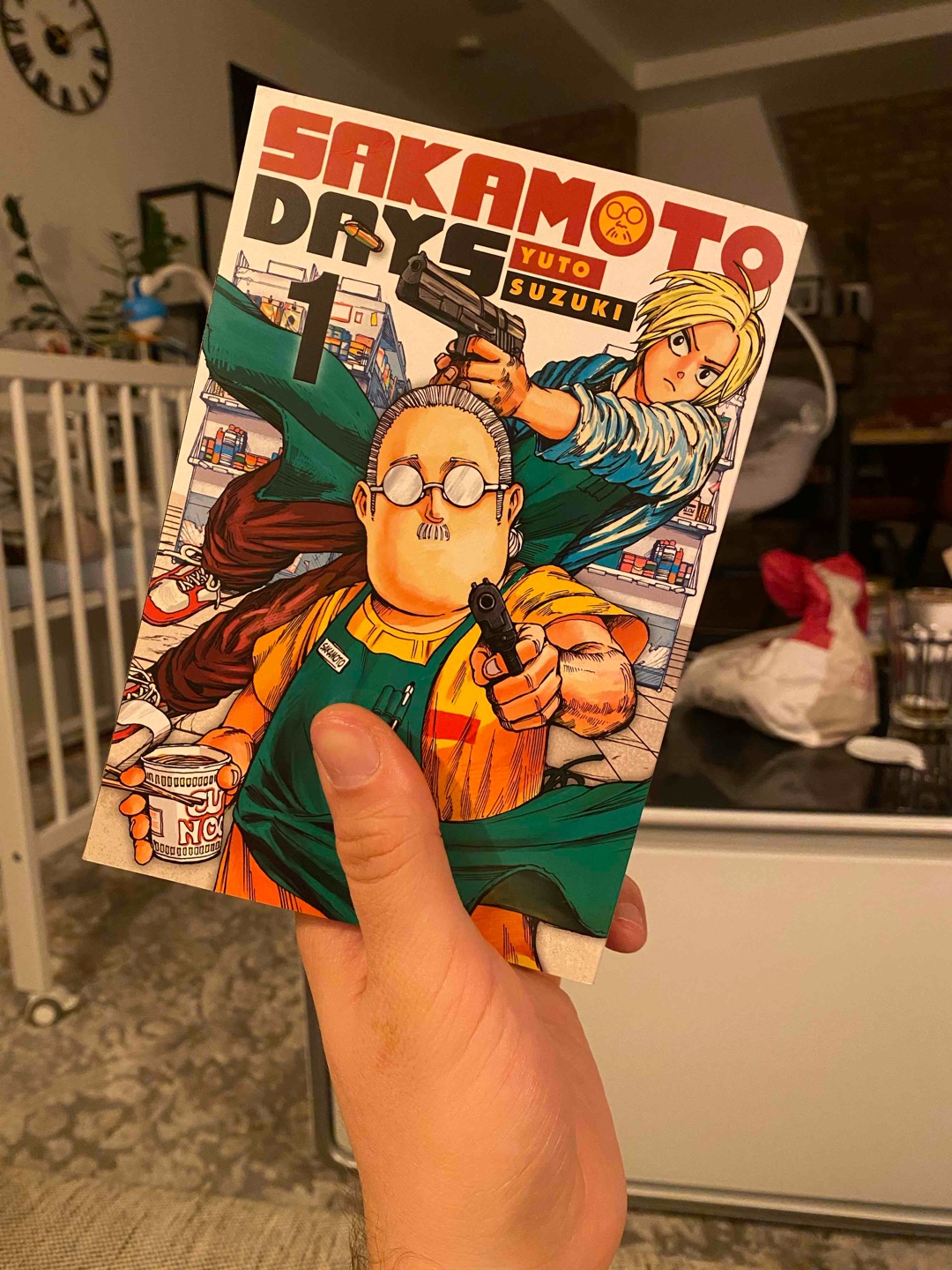 Ganz cooler Auftakt! Sakamoto ist einfach eine Maschine 😊 Die Mischung aus Comedy und Action gefällt mir sehr gut.