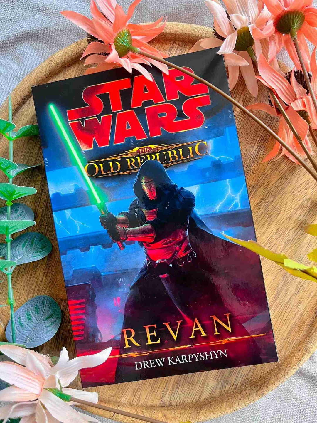 Review ⭐⭐⭐⭐⭐
Revan von Drew Karpyshyn