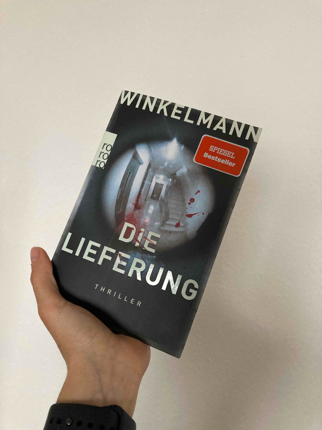 Ist mein zweites Buch von Winkelmann & er hat mich nicht enttäuscht! ✨