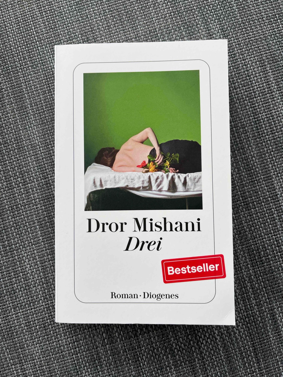 Interessanter Mix aus Krimi und Roman mit besonderem Schreibstil!