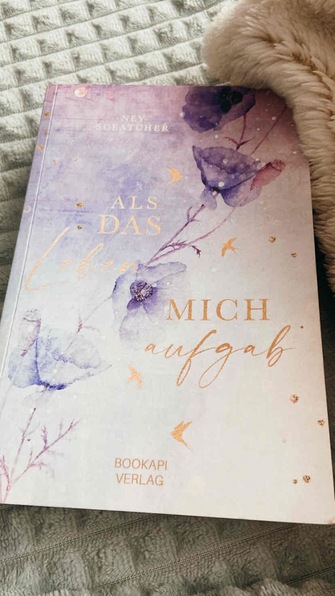 Eine wirklich tolle Geschichte über das Leben & sterben. 
Es ist mal etwas anderes & es lohnt sich dieses Buch zu lesen. 🥹🥰
Mit einem etwas anderem Happy End was mich zu Tränen gerührt hat! ♥️