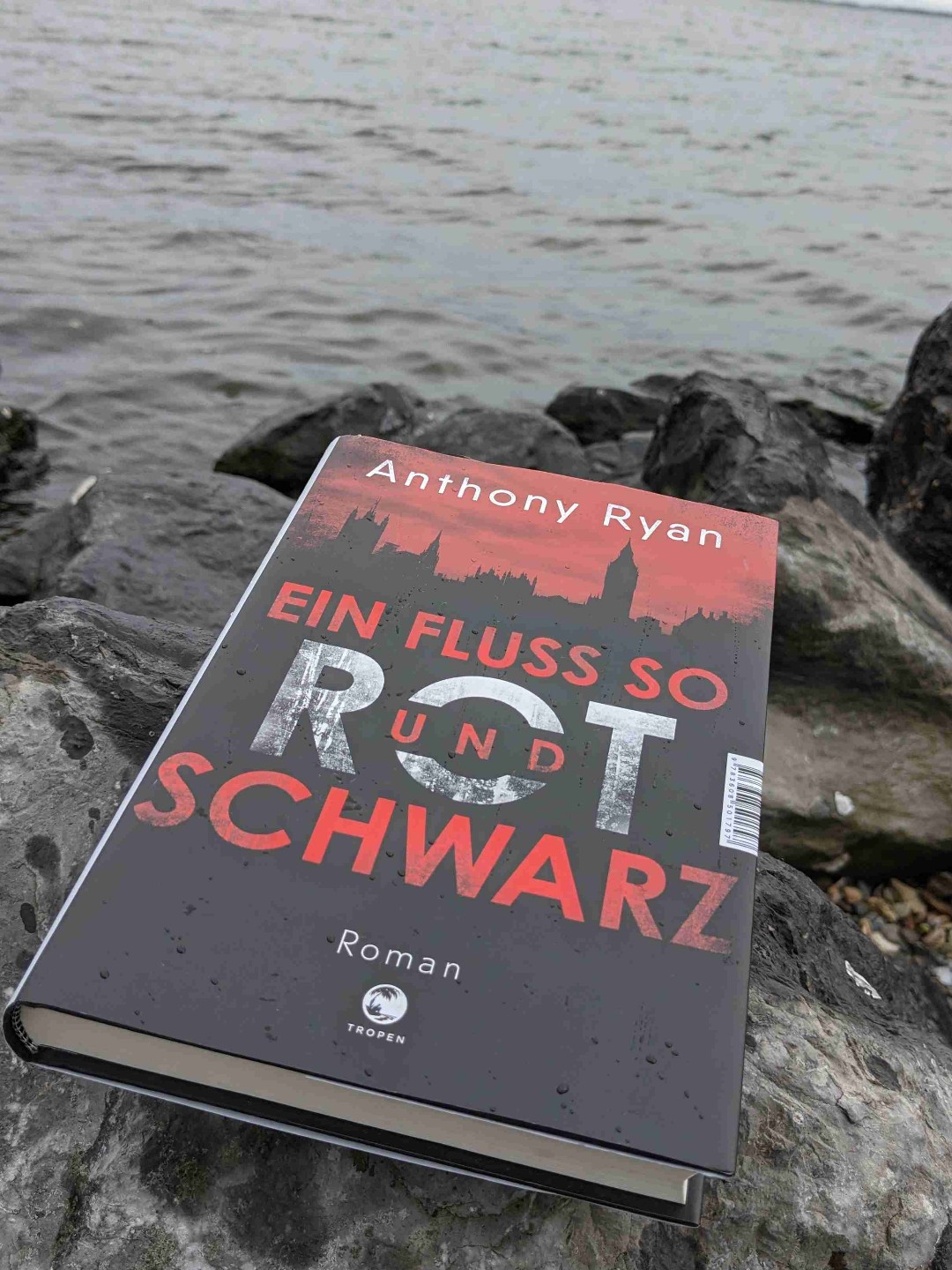 Mega spannender Apokalypse-Thriller!
Ich wollte das Buch gar nicht mehr aus der Hand legen.
Große Leseempfehlung - aber Achtung: durchaus eklige Szenen und viel Gewalt.