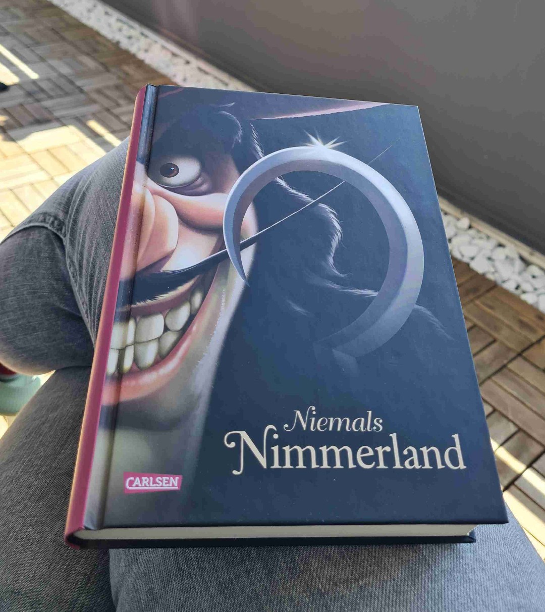 Für mich ist die Villains Reihe meine Nummer 1 Wohlfühlbuchreihe. ♡ wenn man ein bisschen DisneyMagic braucht, einfach perfekt.