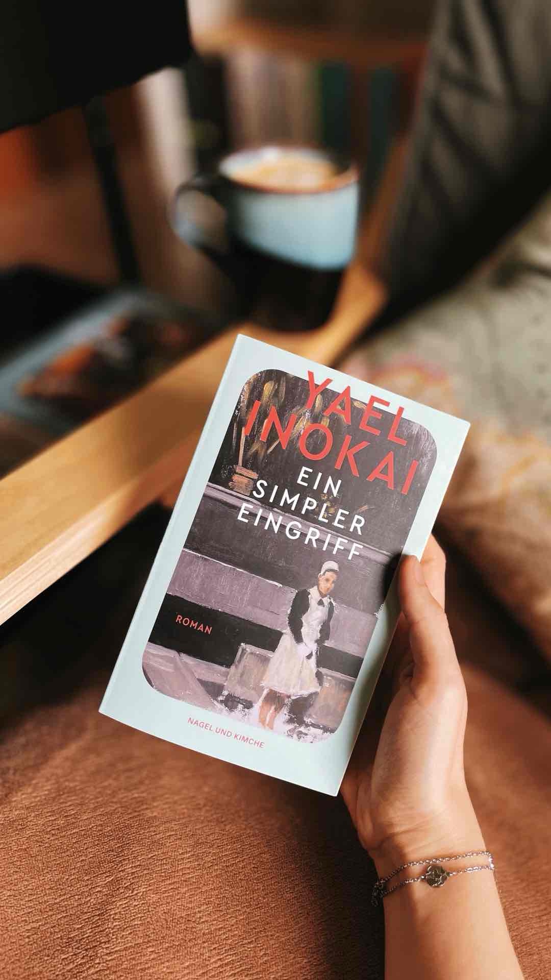 Fesselnder Roman mit wundervollen und sympathischen Protagonistinnen, spannender Thematik und herzerwärmender Handlung! 🖤