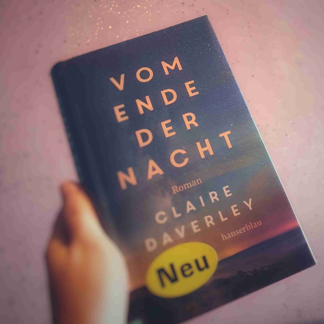 "Ich wünschte, ich hätte alles auf der Welt mit dir gemacht" - Fitzgerald 2013
✨Ein echtes Herzensbuch für mich.
✨Viel Liebe und Sehnsucht, Fehlentscheide, Trauer, Depression und die Findung des eigenen Lebenswegs....