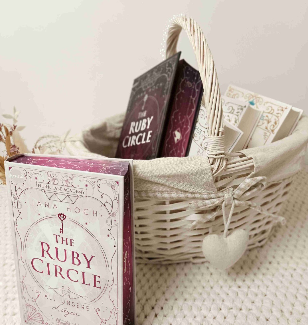 Dark Academy trifft auf Pferdemädchen, eine prickelnde Lovestory und einen düsteren Meister. Riesige Leseempfehlung!🤍