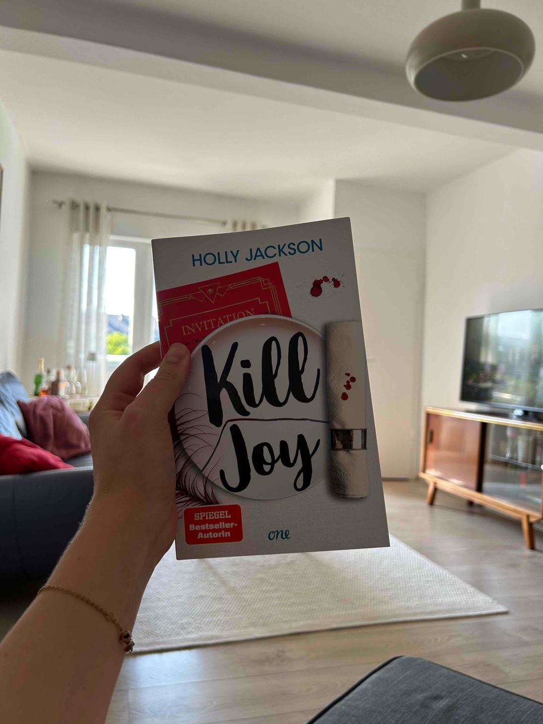 Es war schön wieder nach Little Kilton zurück zu kehren und nochmal etwas Zeit mit Pip zu verbringen. Ein unterhaltsames Prequel zu einer grandiosen Reihe!