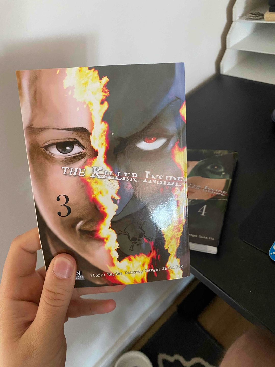 Junge, junge, junge! Es ist so fucking spannend! Die zweite Persönlichkeit von Eiji war scheinbar auch beim Psychiater und jetzt frage ich mich wer der echte Eiji ist?! Einfach nur Wow!