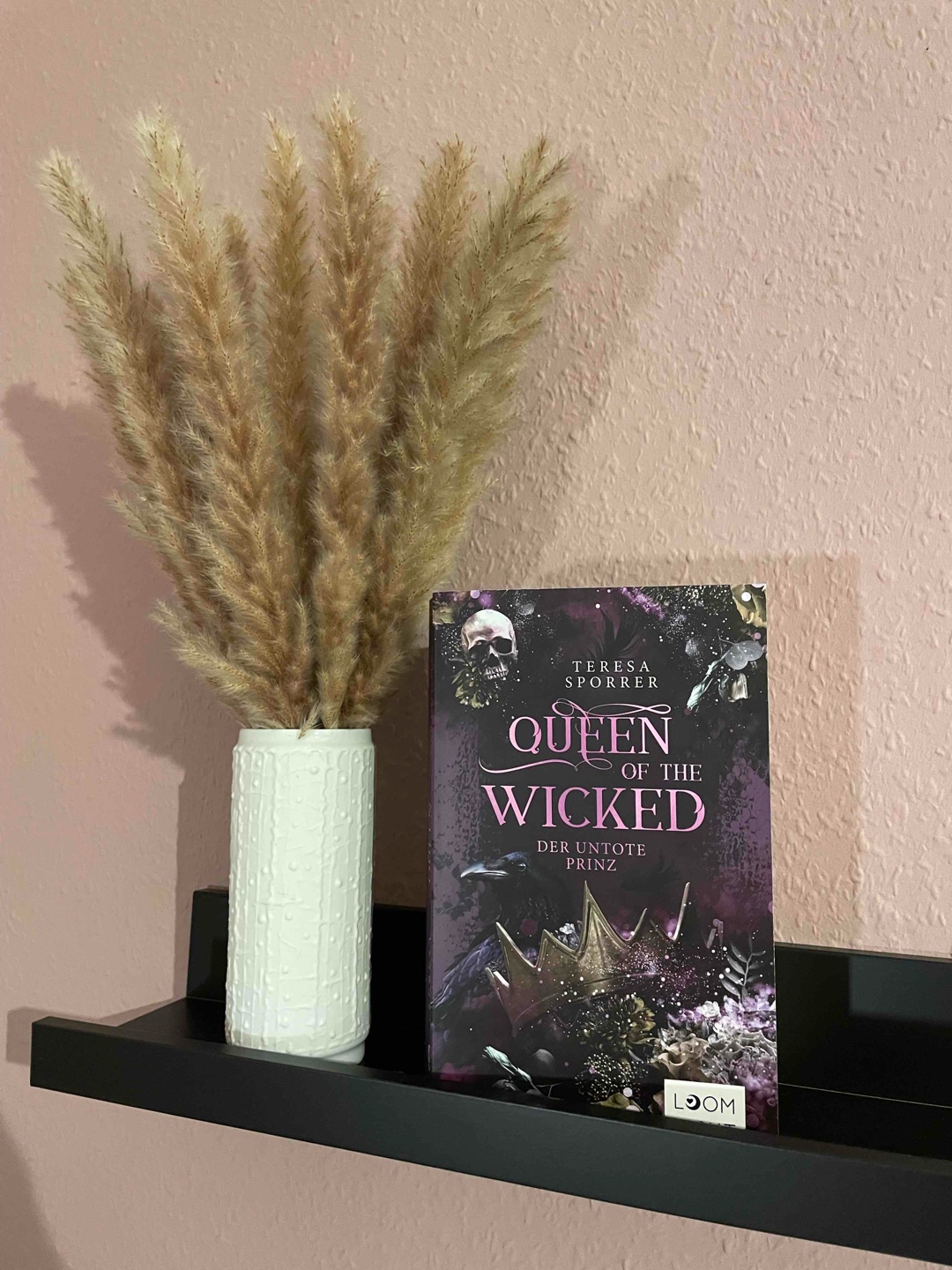 Leider hat mich die Fortsetzung nicht so überzeugt wie das erste Buch was ich sehr schade fand da ich Belladonna sehr mochte und auch die Geschichte. 🥺