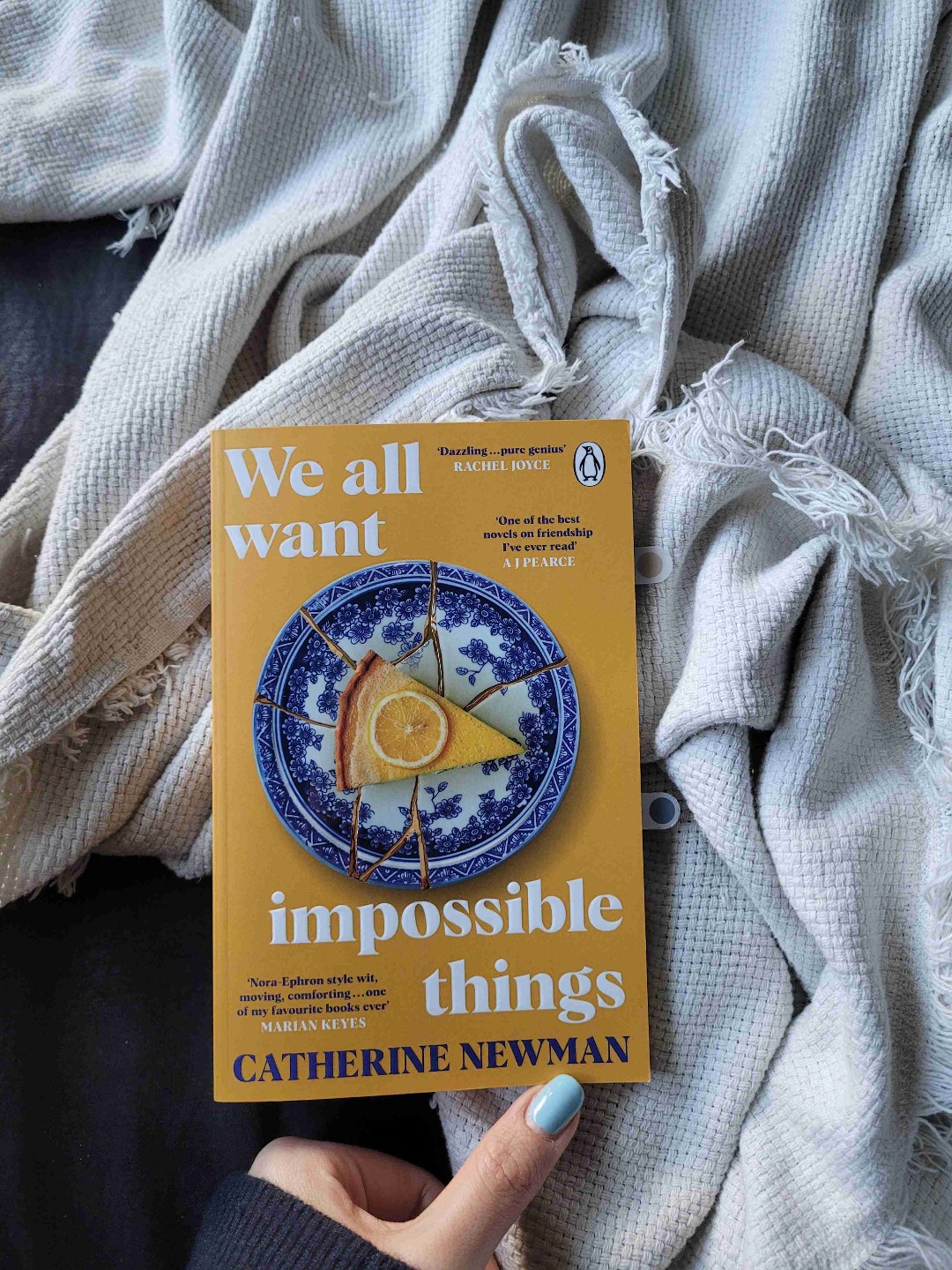 The prose is out of this world, I loved the slow pace and how the author left space for the ugly side of grief. This book isn't about a person dying from cancer, it's about someone who loses their best friend.