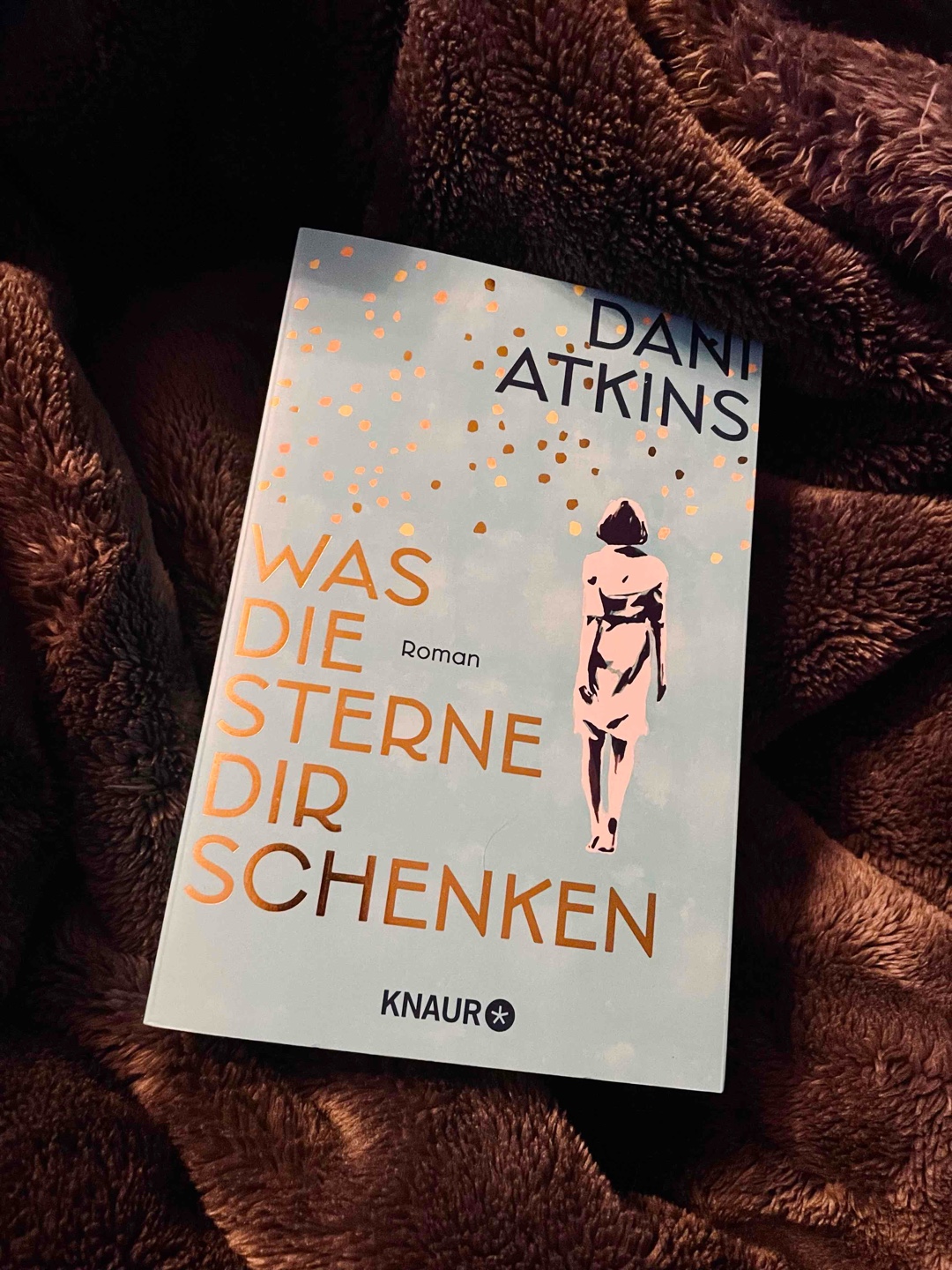 »Du bist nie ›nur du‹«, sagte sie, ergriff meine Hände und verschränkte ihre Finger mit meinen. »Solange es eine von uns gibt, werden wir immer zu zweit sein.«