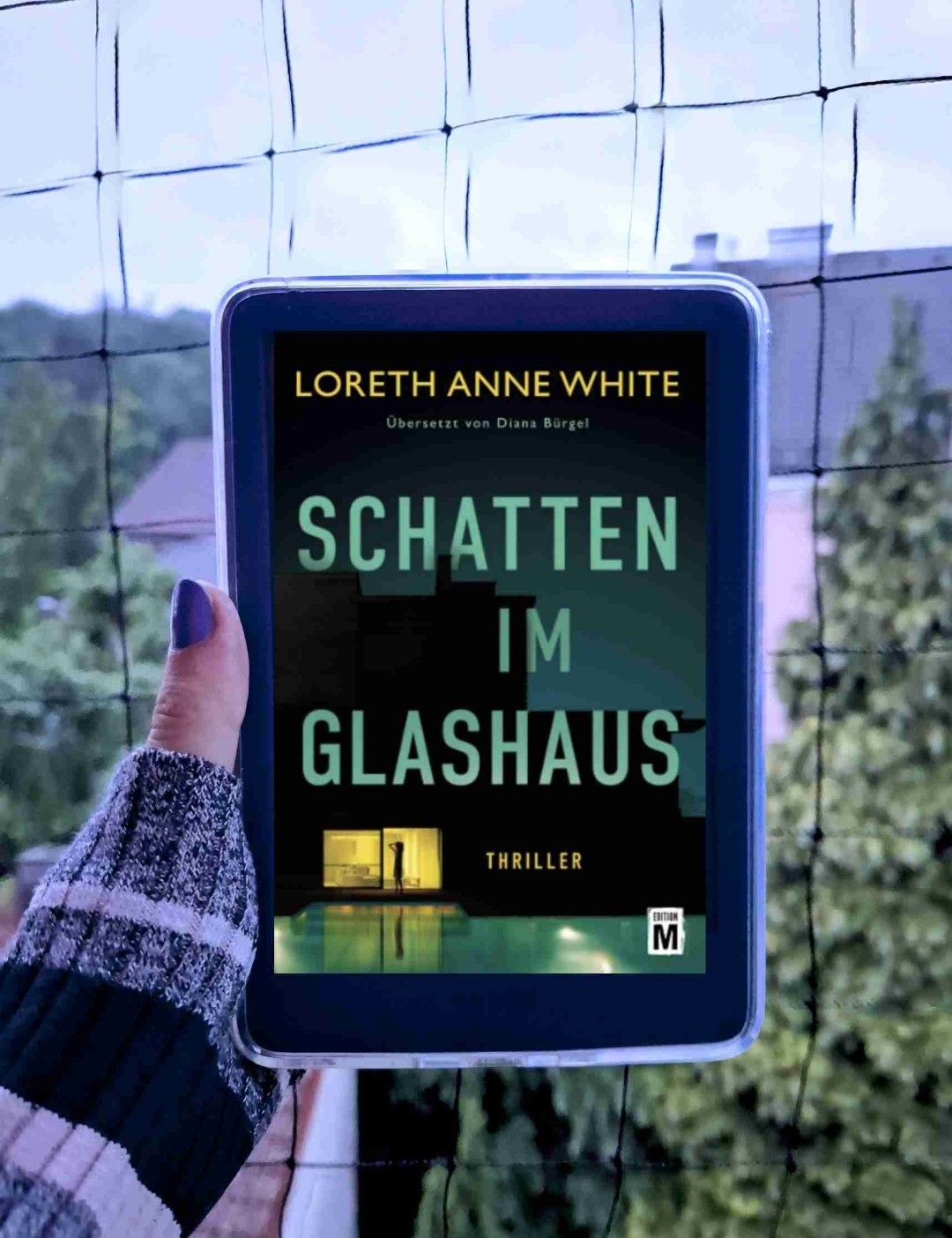 🌟Rezension🌟
Ich habe das Buch "Schatten im Glashaus" von Loreth Anne White beendet 🥰
•
Ich habe schon einige Bücher der Autorin gelesen und bisher alle geliebt. Sie sind jedes Mal unglaublich spannend und fesselnd und es wird nie langweilig. Der Schreibstil ist flüssig und einfach zu lesen. Die Protagonisen haben alle eine Persönlichkeit mit der man sich identifizieren kann. Man rätselt mit wer denn nun wirklich der "Bösewicht" ist. Das Ende ist gut durchdacht und auch nachvollziehbar. Ich würde ihre Bücher immer blind lesen und ich finde sie haben viel mehr Aufmerksamkeit verdient 😊