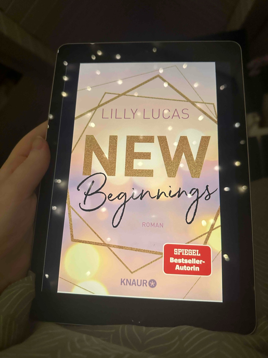 Ich habe das Buch zufällig auf Kindle unlimited entdeckt und hab mich direkt in dieses Buch verliebt.