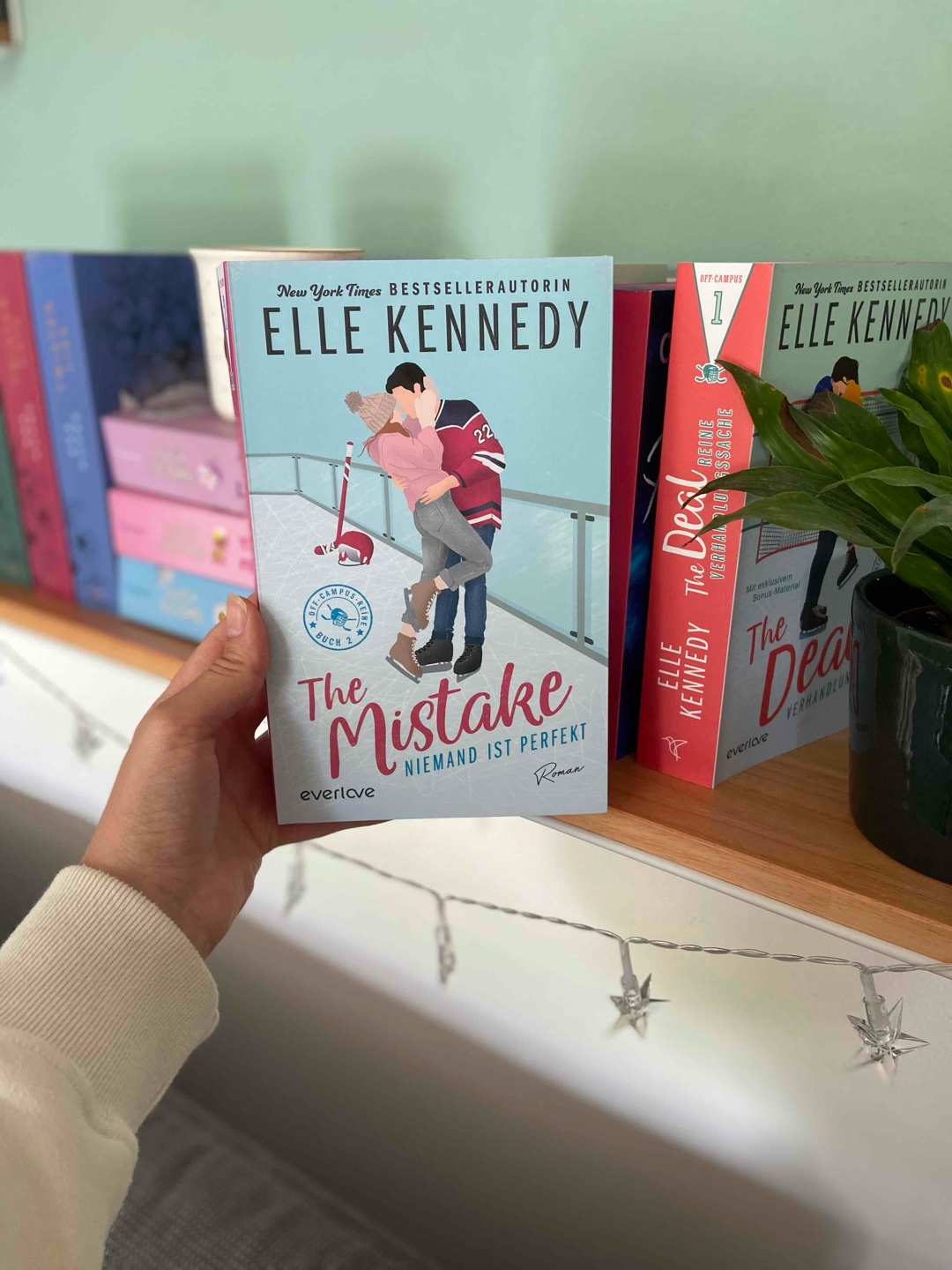 Die Geschichte von Grace und Logan hat mir richtig gut gefallen! 🏒🥰
Die beiden sind so nahbare Charaktere, besonders Logan und seine dickköpfige Art mochte ich sehr. Die beiden konnten ernsthaft und erwachsen sein, aber man konnte auch viel mit ihnen lachen. Die Geschichte ist nicht vollgepackt mit unnötigem Drama, was das lesen echt sehr angenehm gemacht hat.
Ich freue mich auf den Rest der Reihe! 🥰