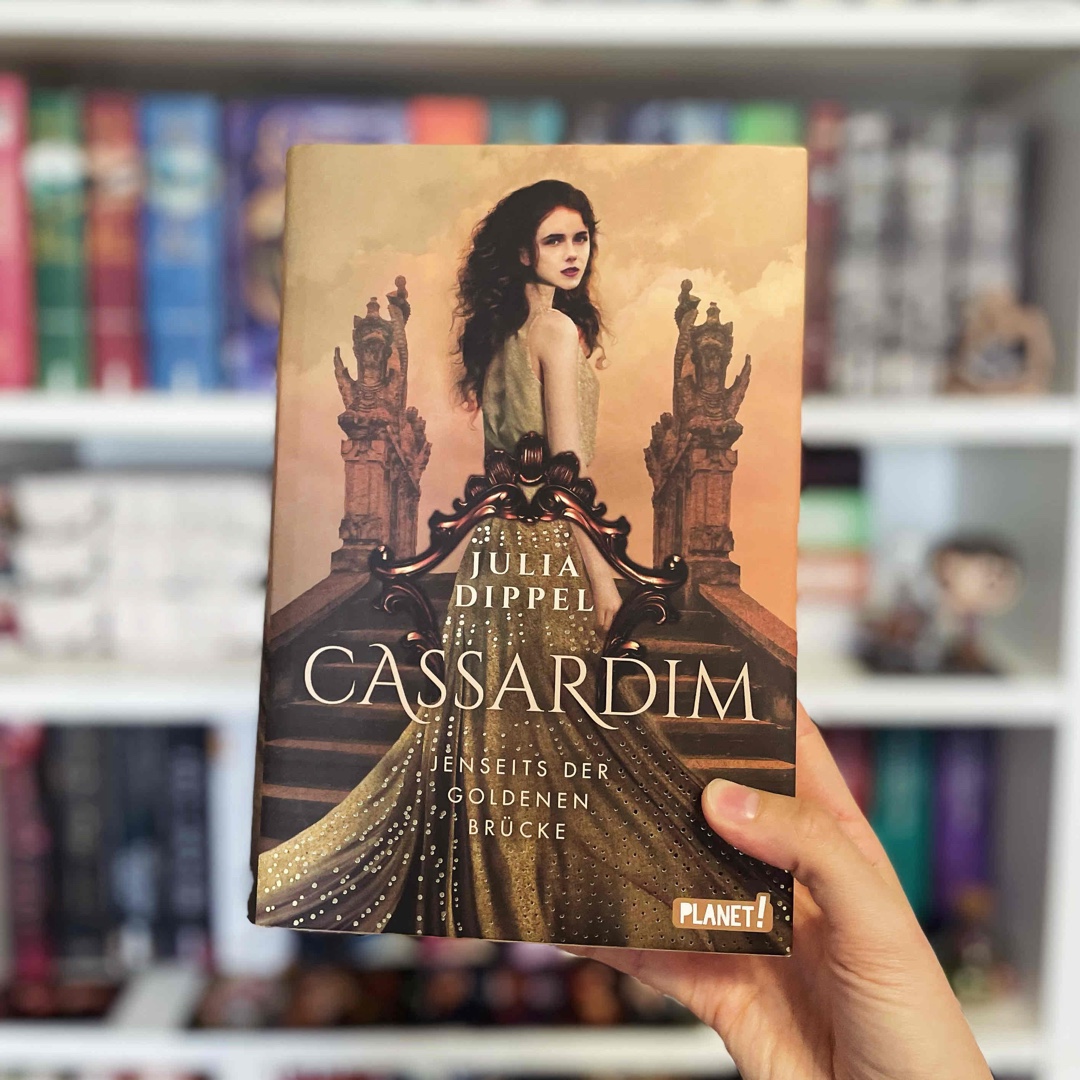 Cassardim zu beschreiben, ist genauso unmöglich, wie das Sonnenlicht einzufangen oder eine Melodie in Worte zu fassen. ~ Noár