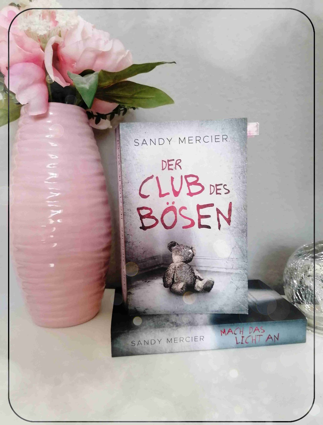 Spannend, aufregend. Es war toll die anderen Charaktere aus den vorherigen Büchern wieder zu lesen.
Das Ende war spannungsgeladen aber mir hat es gefehlt etwas von den Tätern zu erfahren. Es gab für mich einige zu viele offene Fragen am Ende