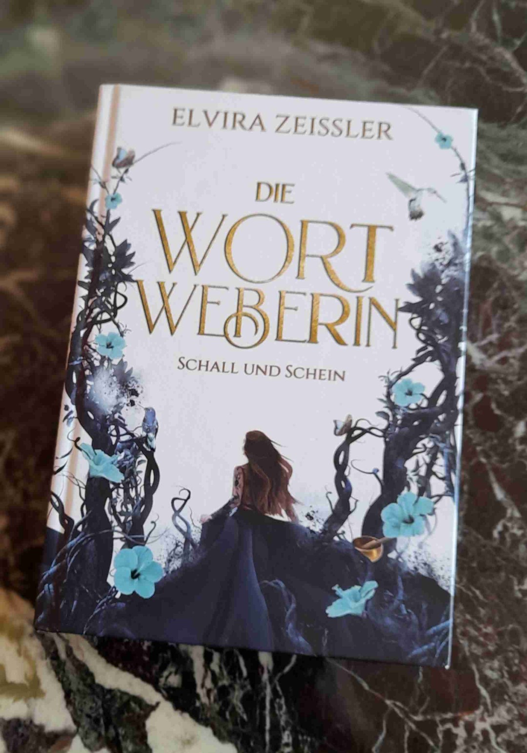 Manchmal gewöhnt man sich so sehr an eine Rolle, dass man nicht weiß, wer man ohne sie wäre.