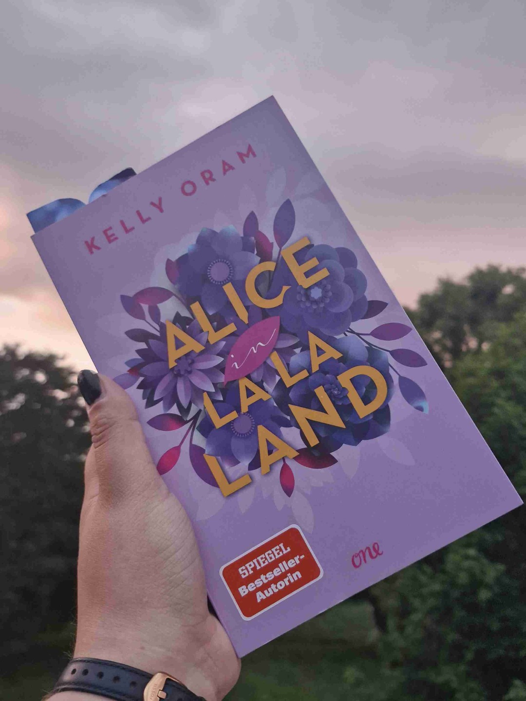Angenehmes Buch für einen gemütlichen Abend auf der Terrasse oder dem Sofa