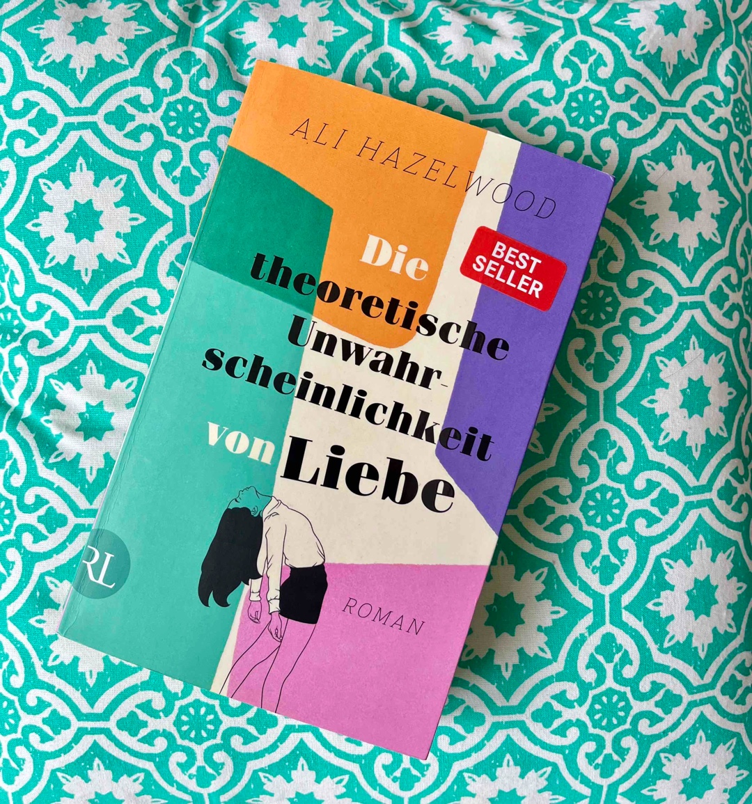 Tolle, charmante Lovestory.
Durch die Tatsache, dass die Autorin promovierte Neurowissenschaftlerin ist, wirkt die Liebesgeschichte einer Biologie-Doktorandin und eines Professors in Standford sehr authentisch. Obwohl die Handlung sehr vorhersehbar gestrickt ist.
Der wissenschaftliche Background ist sehr erfrischend.
