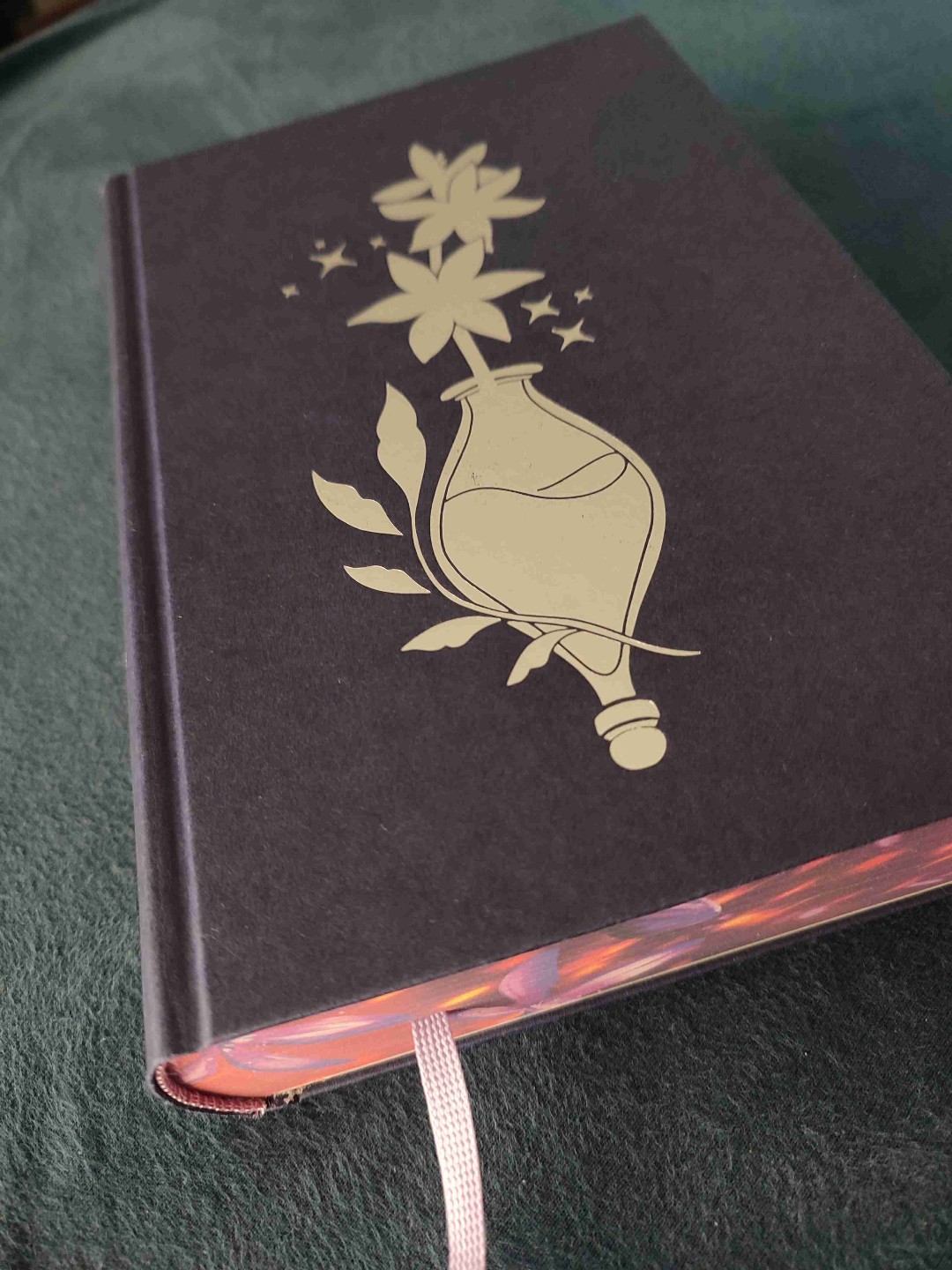 Gutes Buch. Konnte man flüssig weglesen. :)
Wenn man eine Art "Robin Hood Action" mag ist man hier genau richtig! Und die Lovestory kommt natürlich auch nicht zu kurz.