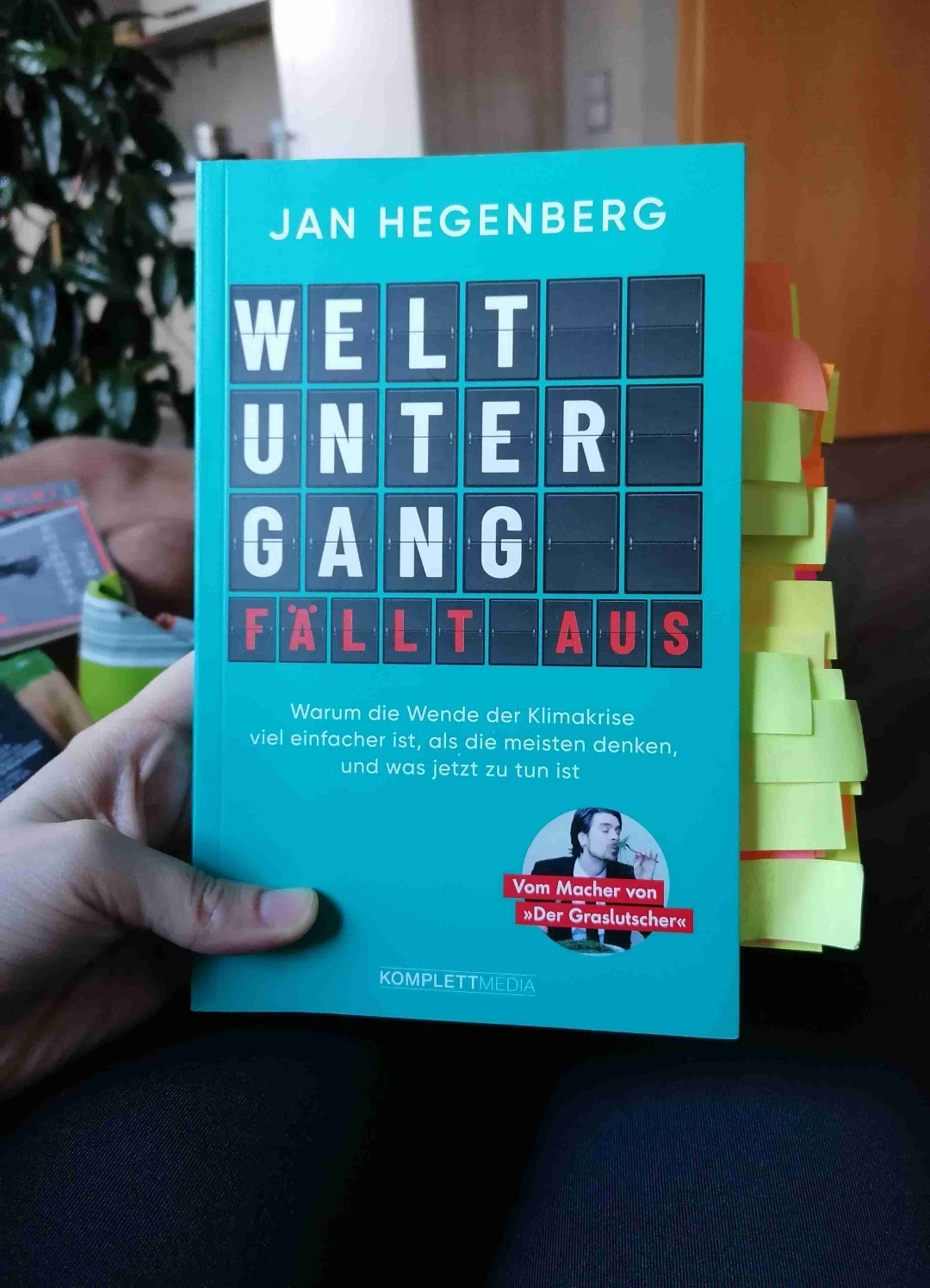 Umfangreiche Beleuchtung, wie eine Energiewende gelingen kann. Wissenschaftliche und grundlegende Informationen leicht verständlich und mit einem gewissen Witz wurden zusammen getragen. Für absolute Newbies in dem Bereich geeignet. Und macht einfach Hoffnung. ❤️