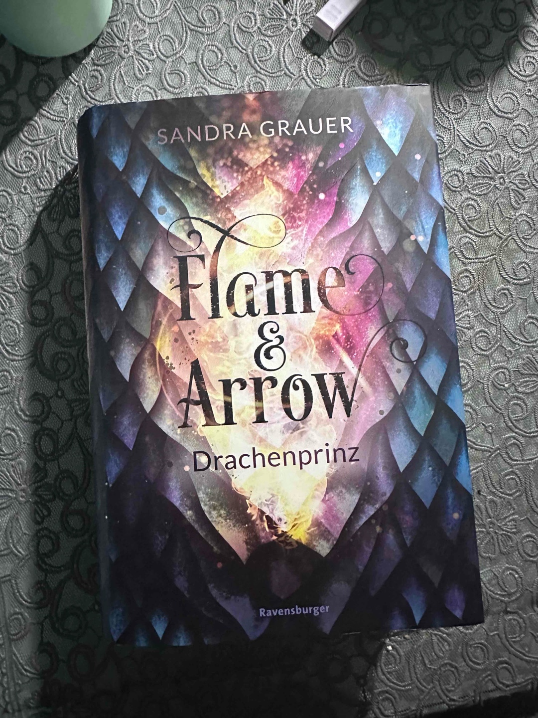 Welches Intrigen werden gestrickt und wie geht die Geschichte von Aiden und Kailey weiter.?
Es ist eine schöne Geschichte mit viel Fantasie und unvorhersehbares. Der Schreibstil ist auch gut verständlich.