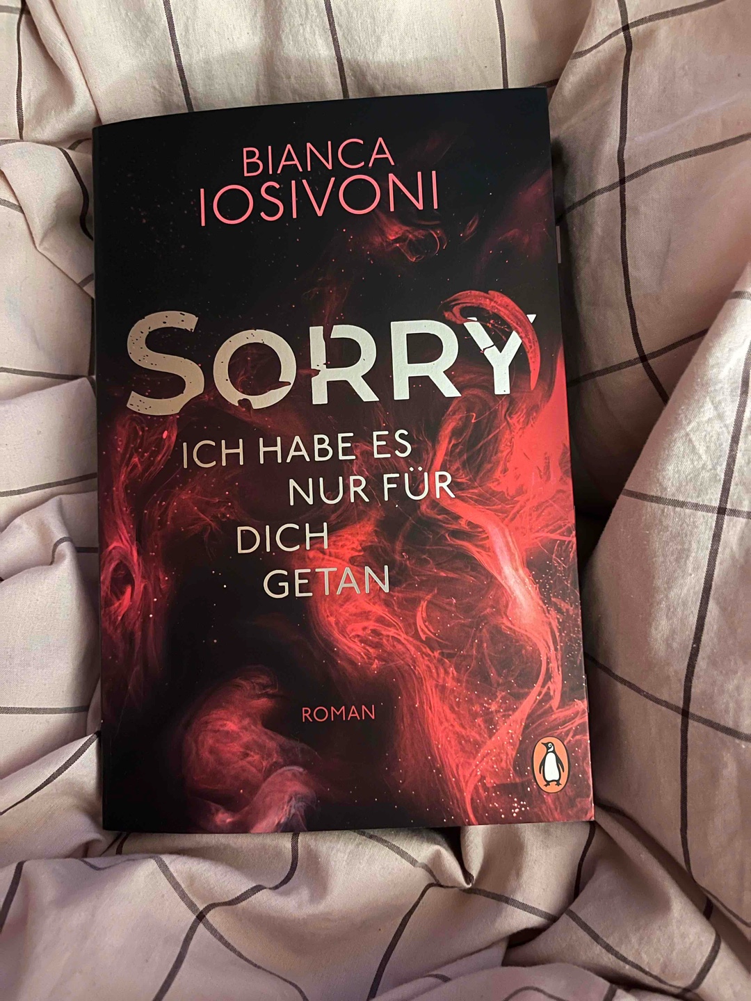 Mega gutes Buch, einen plottwist habe ich kommen sehen aber trotzdem war das Buch sehr sehr gut