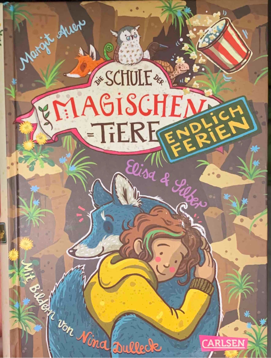 Dieses Buch, I love it. Really I love the Book, and I love the Story. Really the story is so good. Alle, die diese Reihe mögen Schule der magischen Tiere (Endlich Ferien) oder die auch Willow lieben, dieses Buch ist der HAMMER! Wirklich, der HAMMER! Ich konnte mich so gut in diese Geschichte hineinversetzen, das war so schön. Alle die Willow, und die Schule der magischen Tiere und auch Die Schule der magischen Tiere endlich Ferien lieben, empfehle ich dieses Buch.Dieses Buch ist nämlich der HAMMER!