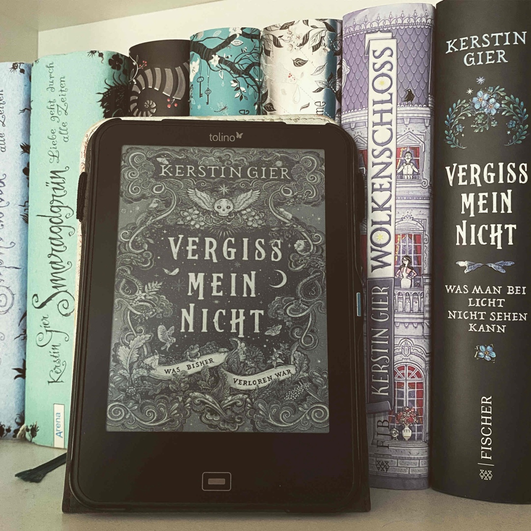 Wie so viele andere habe auch ich diese Buch-Fortsetzung meiner Lieblingsautorin Kerstin Gier, der eigentlich schon im Herbst hätte erscheinen sollen, sehnsüchtig erwartet und wurde nicht enttäuscht.