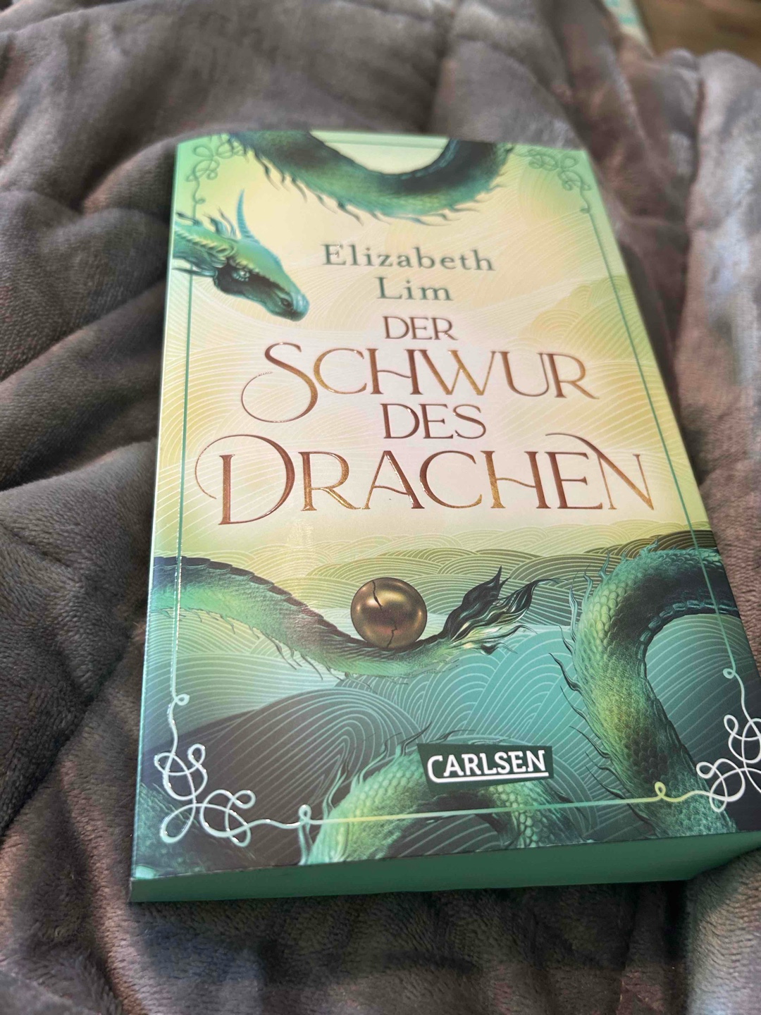 Ein Wunderschönes Buch, viel Spannung und eine wunderschöne Fantastische Welt.