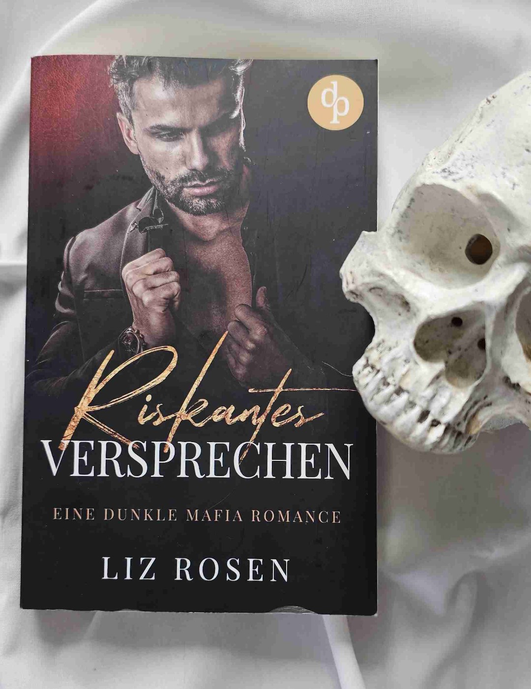 Eine Entführung, ein Mord, den es zu klären gilt, Intrigen, Geheimnisse, die Mafia und (mehr als eine) Lovestory - Das war eine dunkle Mafia Romance nach meinem Geschmack!