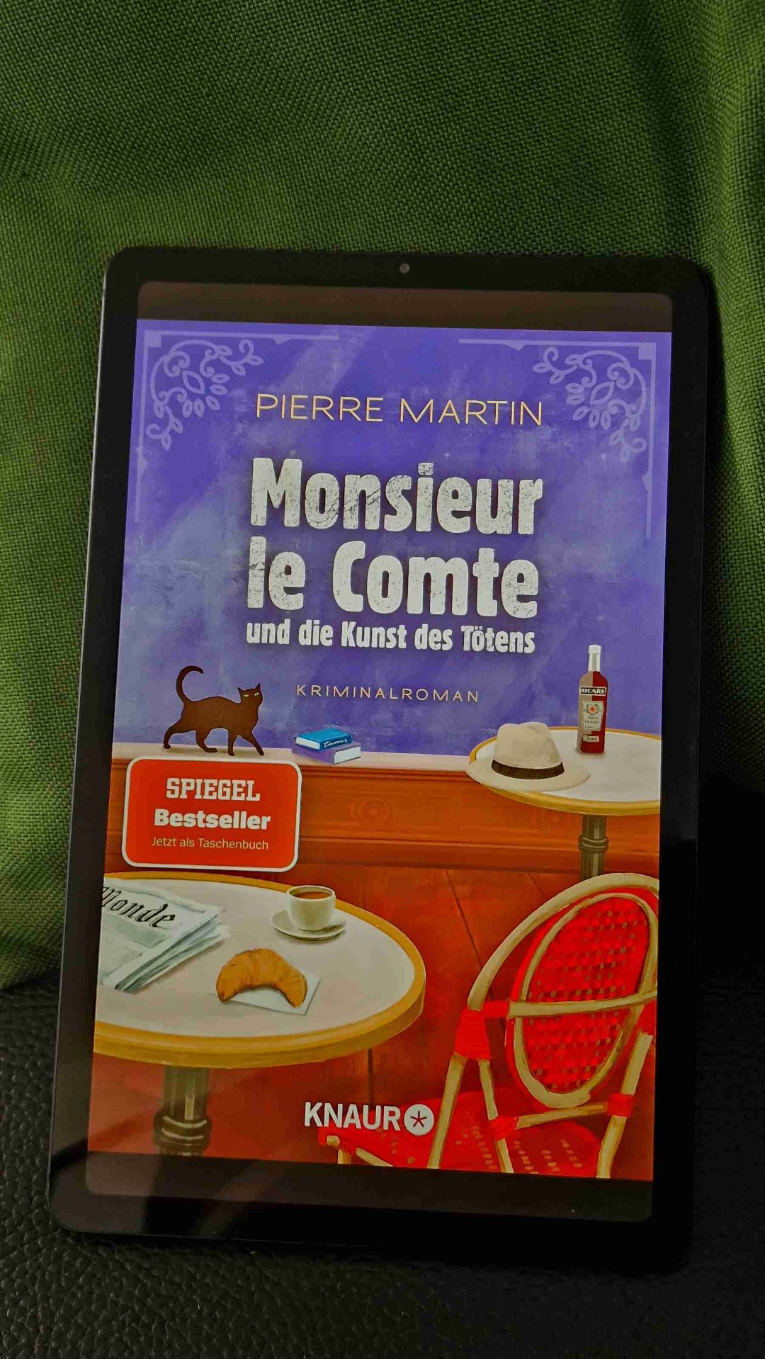 Mir hat das Buch sehr gut gefallen. Ich hab zwar wie immer etwas gebraucht mit dem Buch warm zu werden. Das hat aber nichts mit dem Buch zu tun, sondern eher mit meinem Kopf. :-D
Trotzdem fand ich die Geschichte super. Spannend die ganze Zeit durch. Die Handlung fand ich gut nachvollziehbar. Werde mir das 2. Buch auch noch besorgen und lesen.