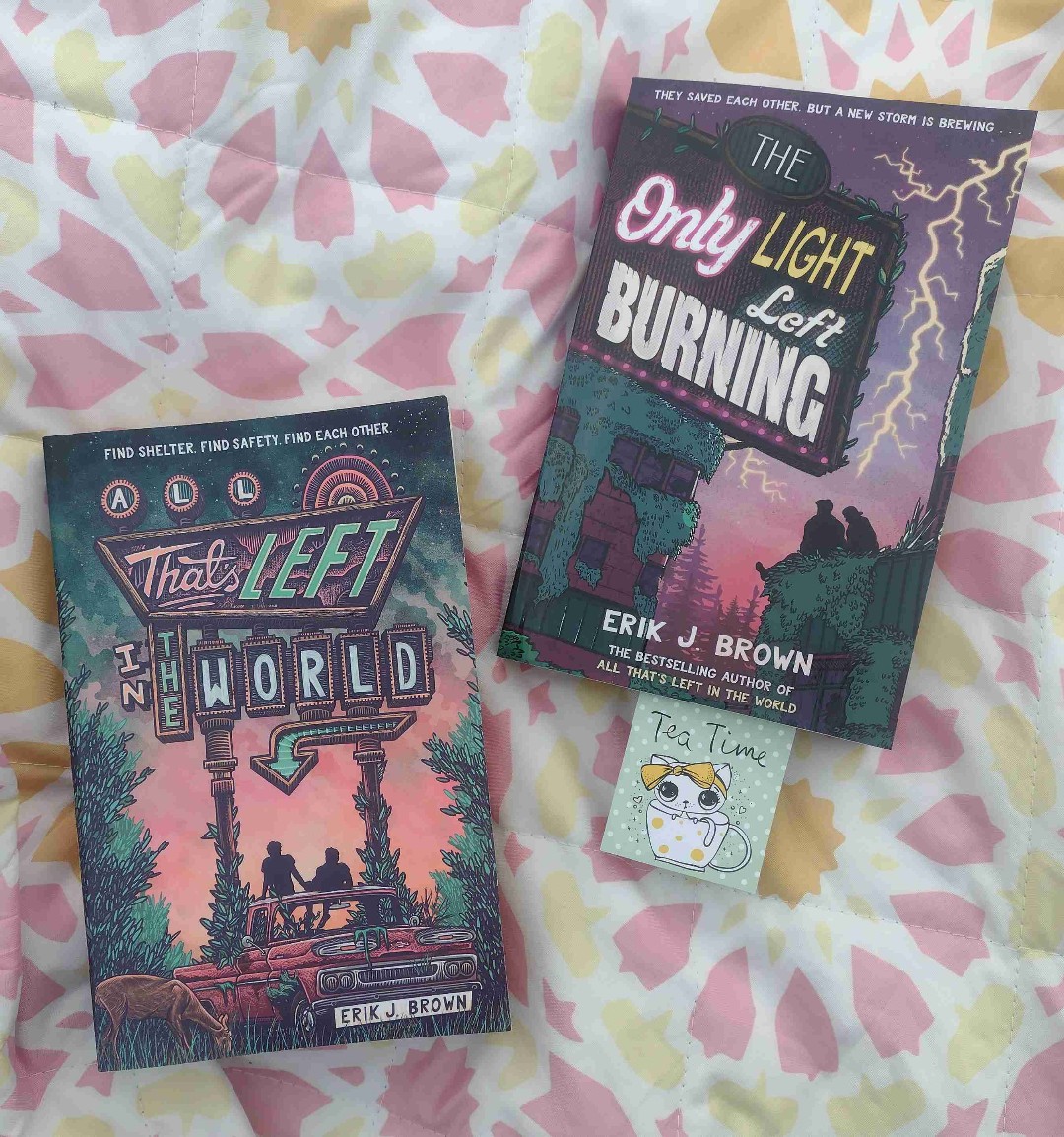 On one hand I don't want this book to be over yet, on the other hand I'm so happy that most people got their happy end🥺❤️ I think this series really got me out of my reading slump, even tho I'm not quite sure what to read next. I really wish that maybe there will be another book set in the same world👀
Definitely recommend!!!