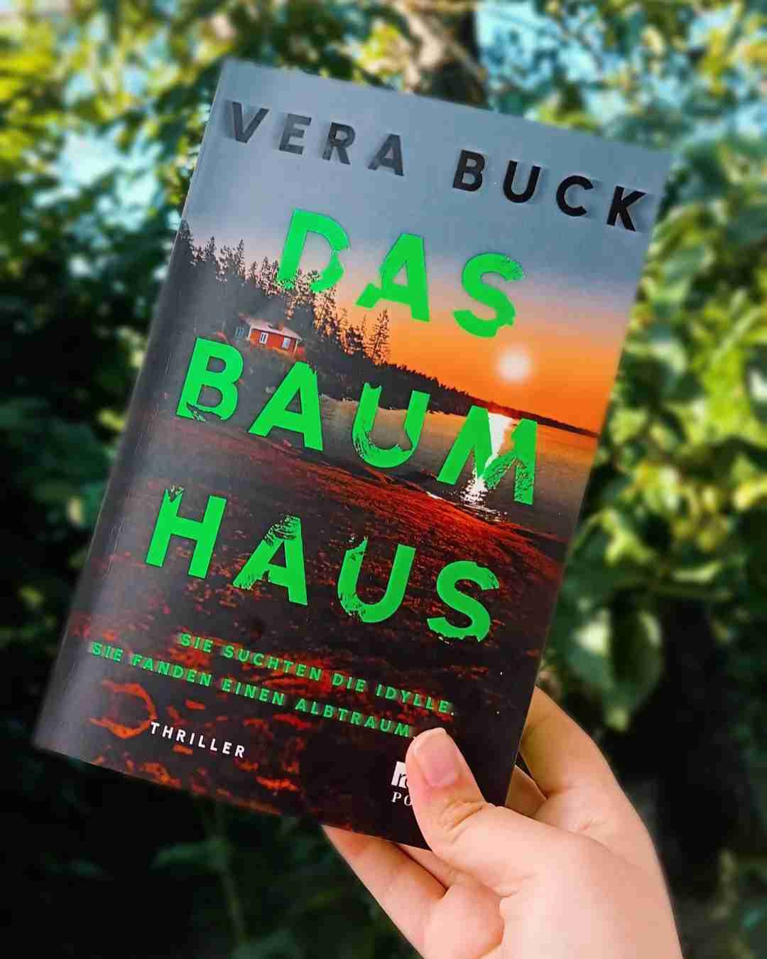Das Buch ist richtig spannend geschrieben und mit dem Inhalt kann man auch sehr gut mitkommen, ich bin sehr begeistert von dem Buch.Das Buch kann man nicht mehr aus den Händen legen , kann ich auf jeden Fall an alle empfehlen die das noch nicht gelesen haben .