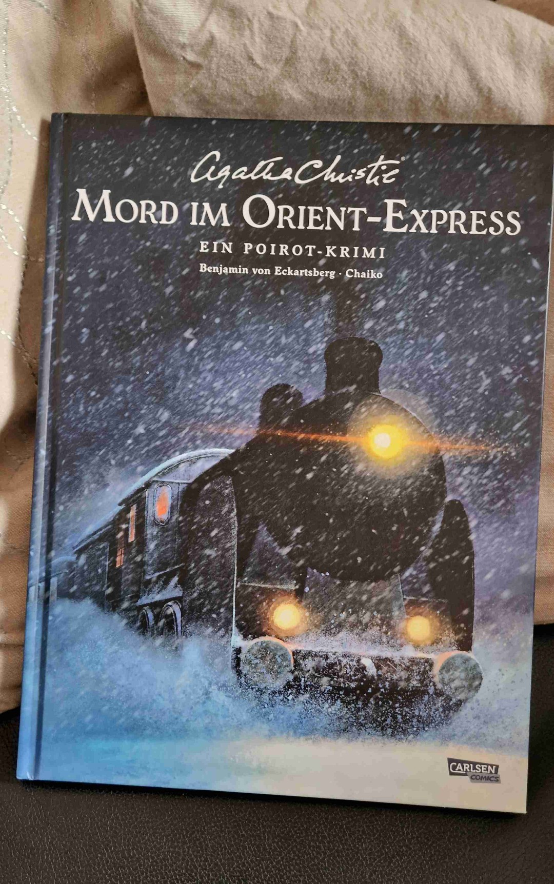 Gestern dieses Graphic Novel gekauft und heute gelesen. Wunderschön illustriert. Kann ich nur empfehlen.