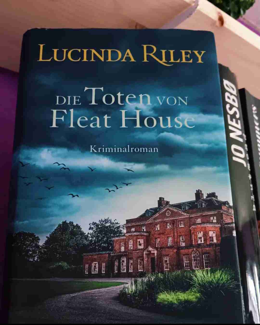 Das erste Buch das ich von Lucinda Riley gelesen habe,
WOW dafür habe ich mehrere Tage gebraucht bis ich das gelesen habe und es gefällt mir richtig gut. 👍