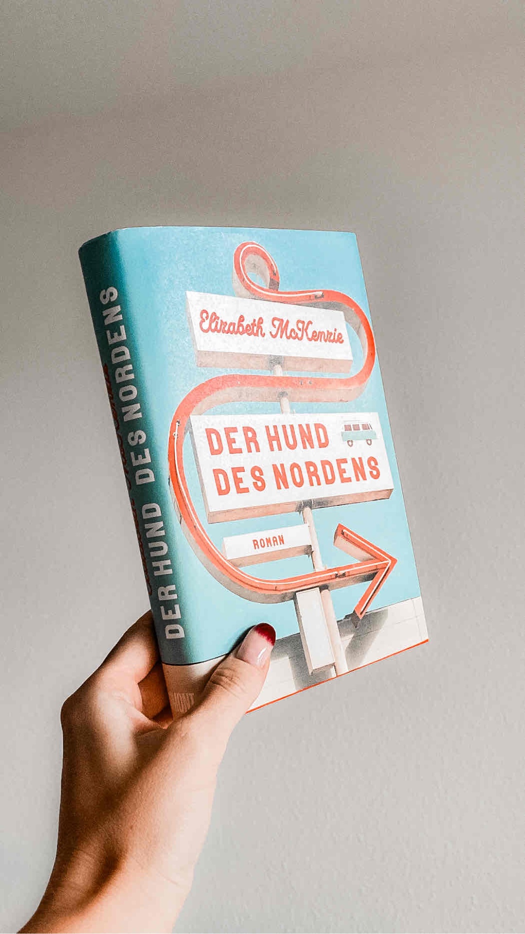 Ein besonderer Roman mit flüssigem Schreibstil, dem es allerdings an emotionaler Tiefe fehlte.