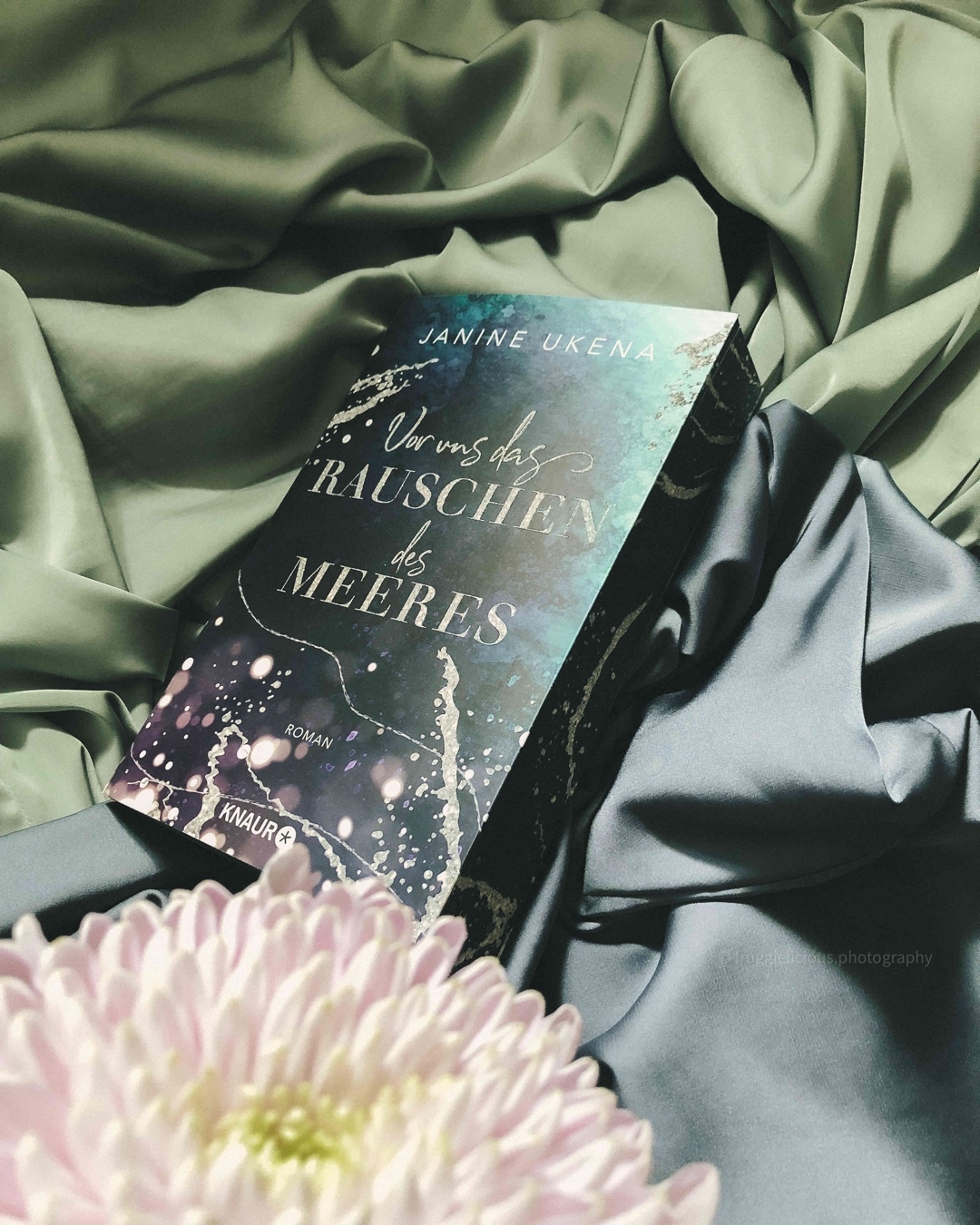 Hat mich komplett erreicht und überzeugt, liebe alles an diesem Buch 🥹