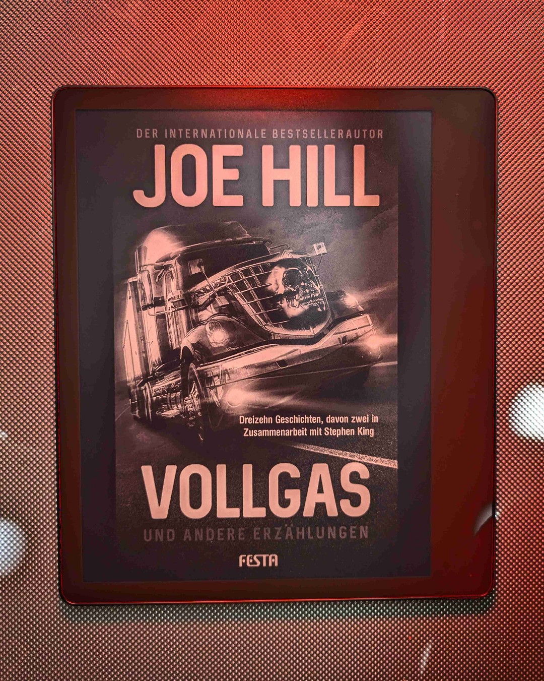 Kurzgeschichten - für mich Fluch und Segen zugleich. Bei Joe Hill's "Vollgas" überwiegt knapp der Segen.