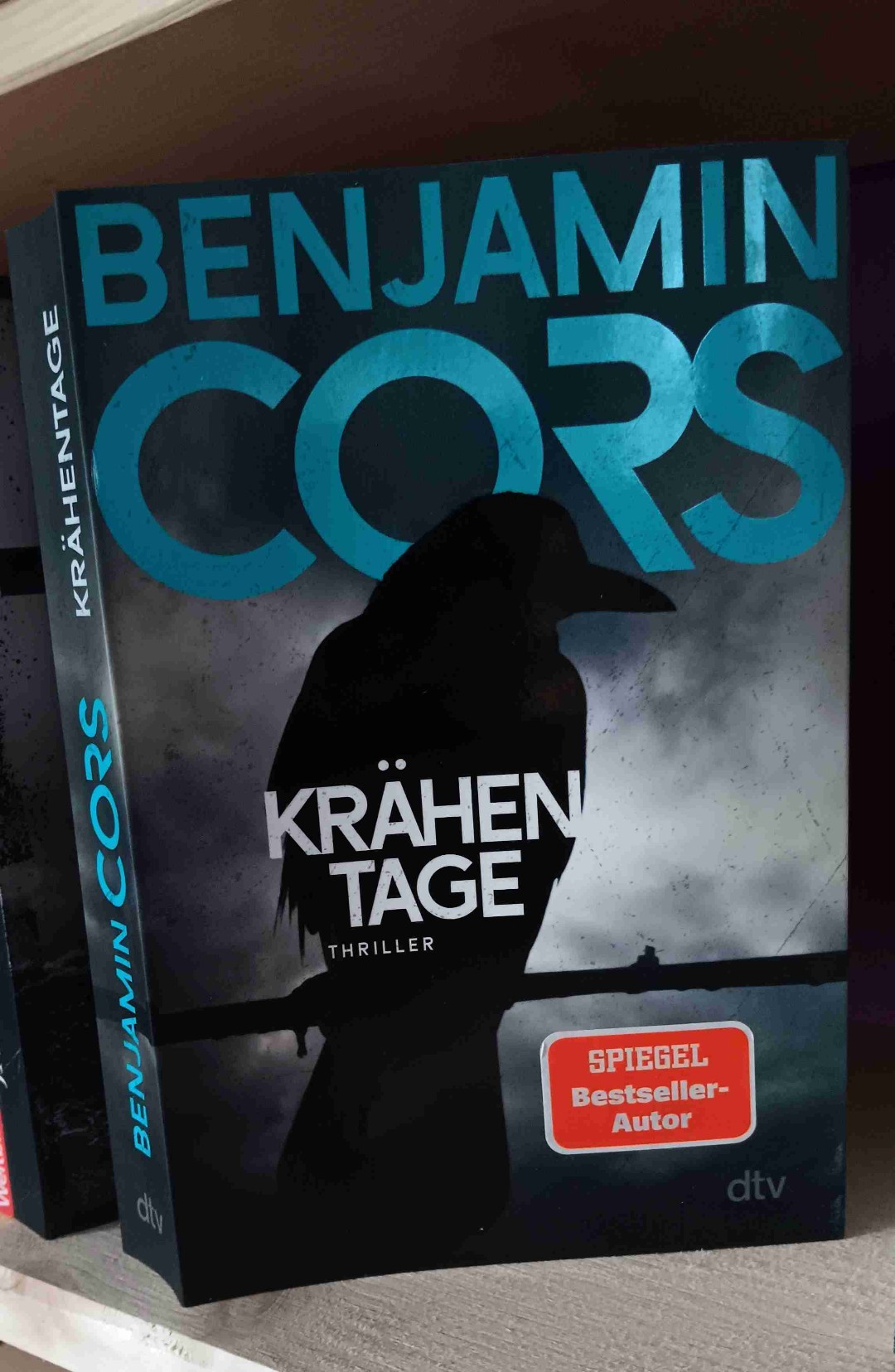 Super Spannend und gut geschriebenes Buch, hätte nicht mit dem Schluss gerechnet, das lesen lohnt sich